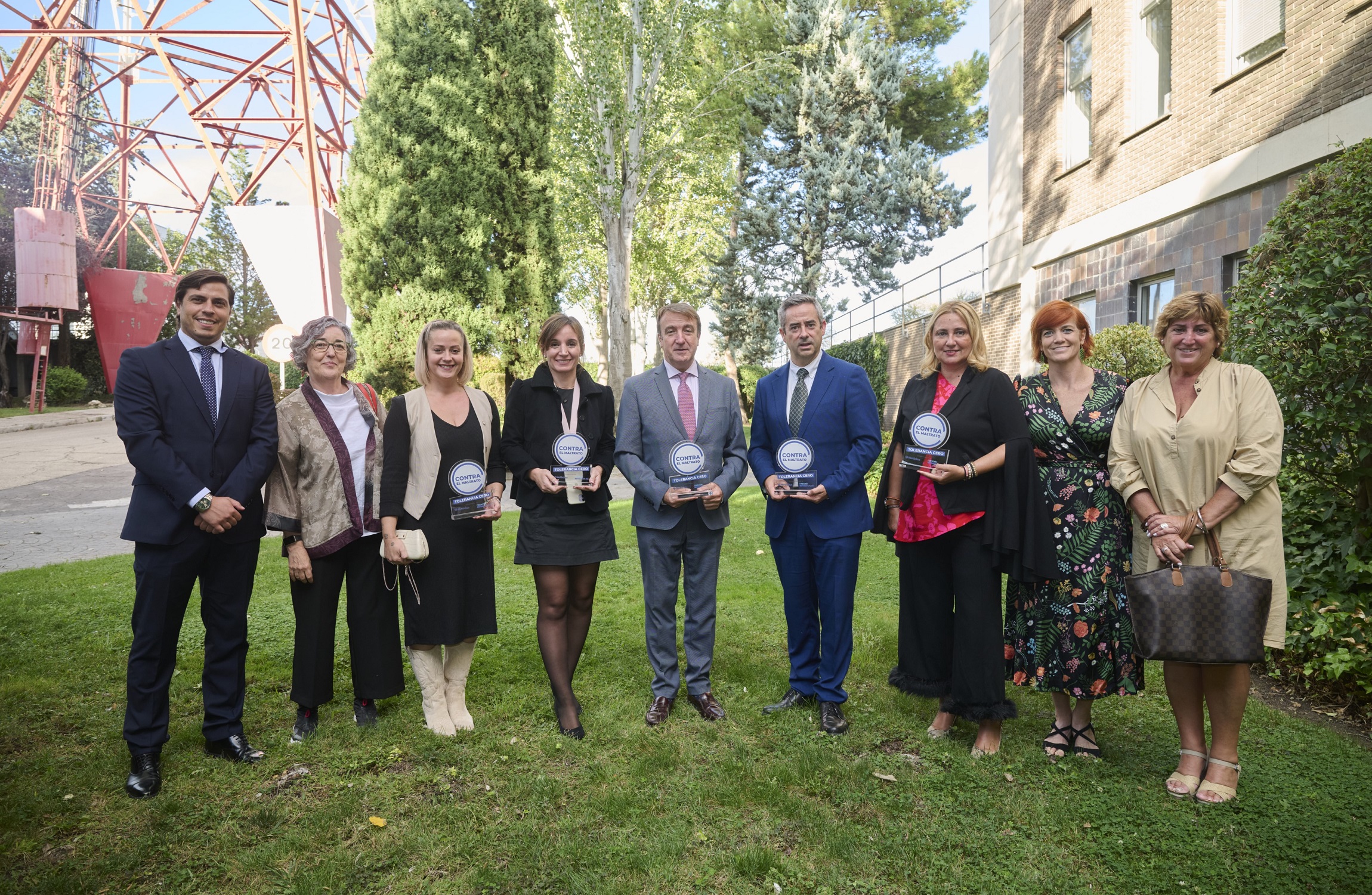 Tres Cantos recibe el premio "Municipios contra el maltrato"