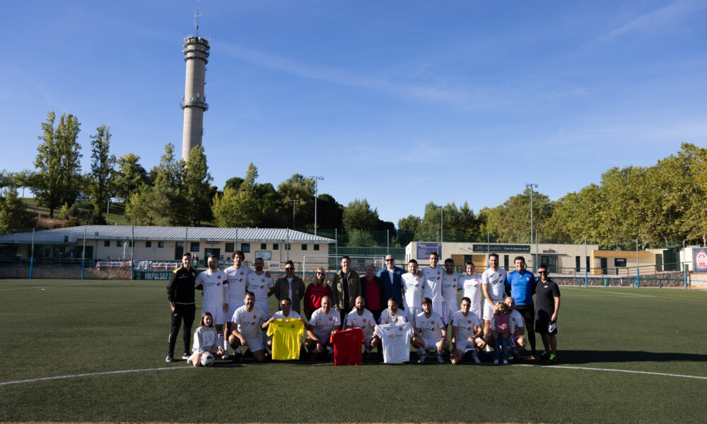 La Junta de Gobierno Local ha aprobado la convocatoria de subvenciones para sufragar los gastos de desplazamientos de las entidades deportivas tricantinas a competiciones oficiales de categoría nacional fuera de la Comunidad de Madrid. Unas ayudas que tienen por finalidad garantizar que los deportistas tricantinos, técnicos y auxiliares puedan desplazarse fuera de la Comunidad de Madrid para desarrollar sus competiciones deportivas, mejorando así el rendimiento de los deportistas tricantinos y la promoción del deporte de Tres Cantos. Dotadas con 25.000 euros, la subvención para transporte de los clubes locales se concederá en régimen de concurrencia competitiva (mediante la debida comparación de las solicitudes presentadas, estableciéndose una prelación entre las mismas de acuerdo con los criterios de valoración fijados en las bases) y serán post pagables, es decir sobre gastos ya efectuados y pagados por los clubes deportivos solicitantes de la ayuda. Los gastos subvencionables son los de desplazamientos y alquiler de vehículos vinculados directamente a las Competiciones Deportivas Oficiales de Carácter Nacional y en ningún caso se admitirán gastos asociados a vehículos particulares.