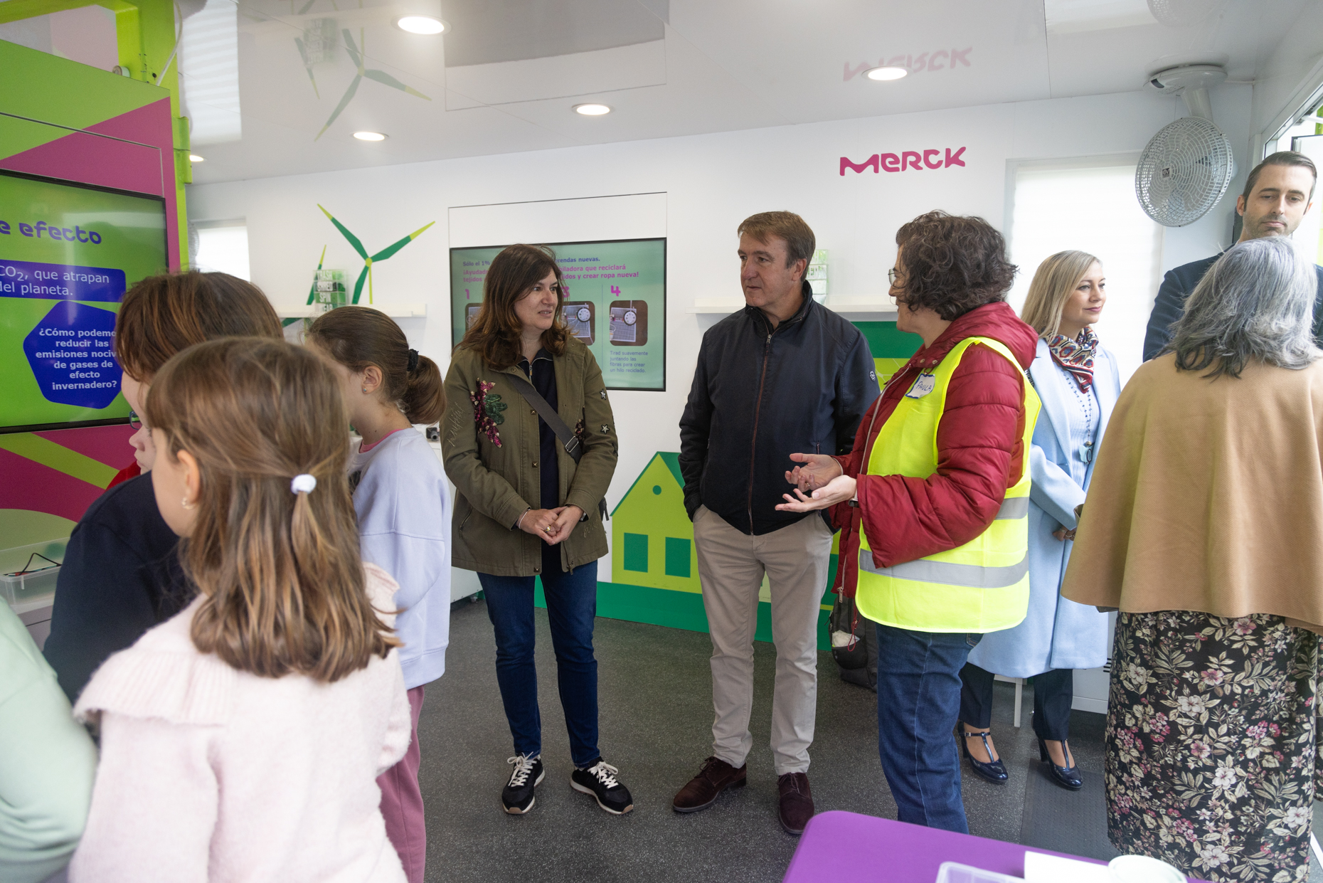 Compañía Merck instala un laboratorio portátil en Tres Cantos