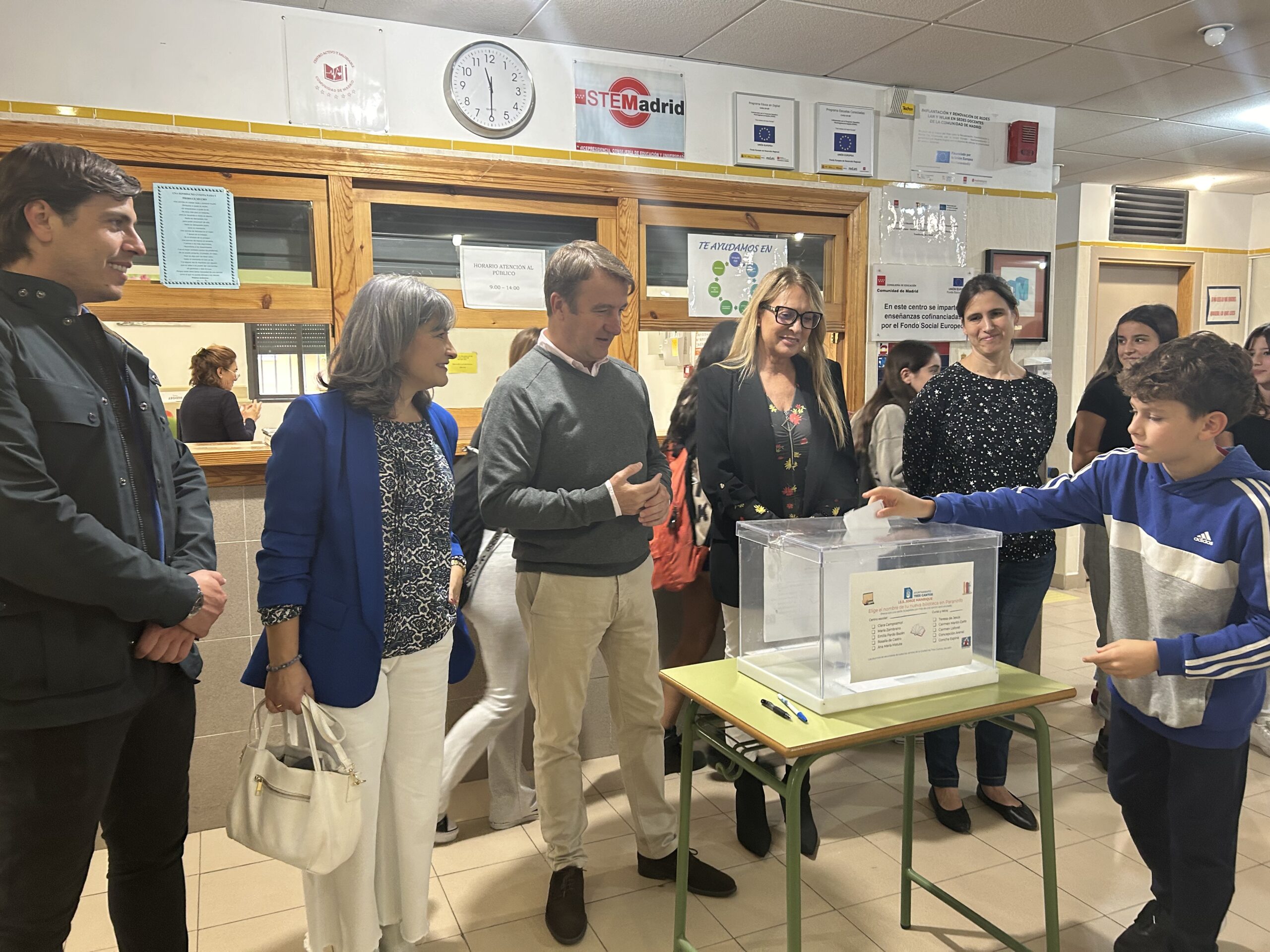 jóvenes de Tres Cantos eligen el nombre de la nueva biblioteca de Paraninfo