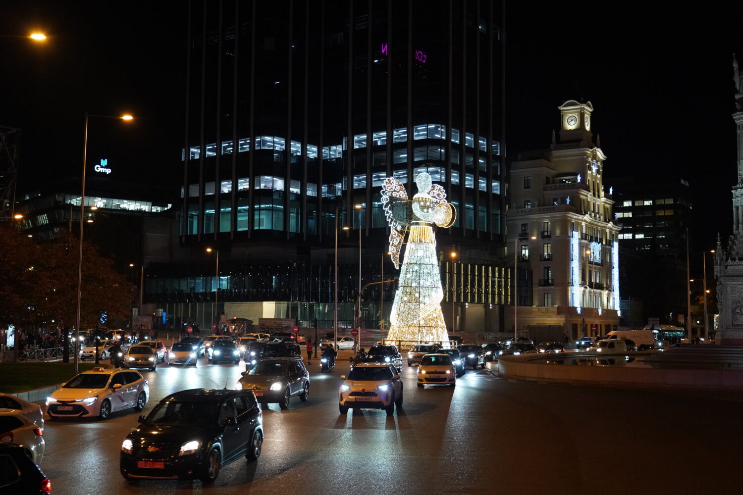 Almeida y De la Fuente inauguran el alumbrado de Madrid esta Navidad