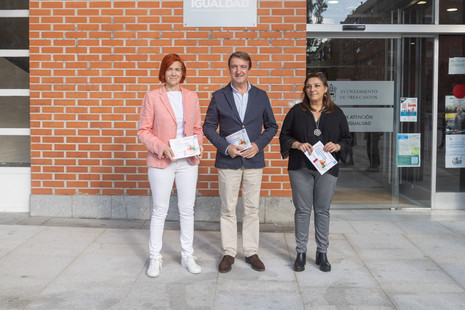 Tres Cantos presenta la nueva Guia de Servicios Sociales