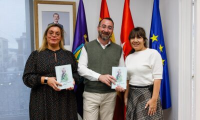 María Criado presenta su nuevo libro "Postales de aquellos días"