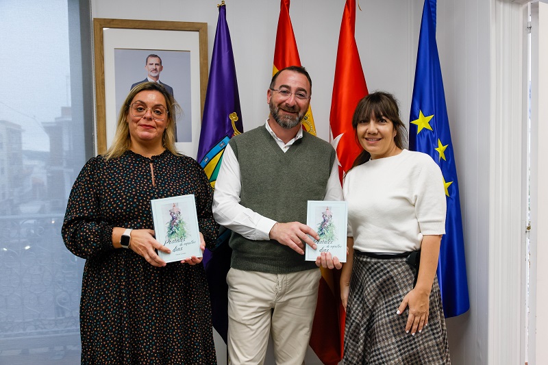 María Criado presenta su nuevo libro "Postales de aquellos días"