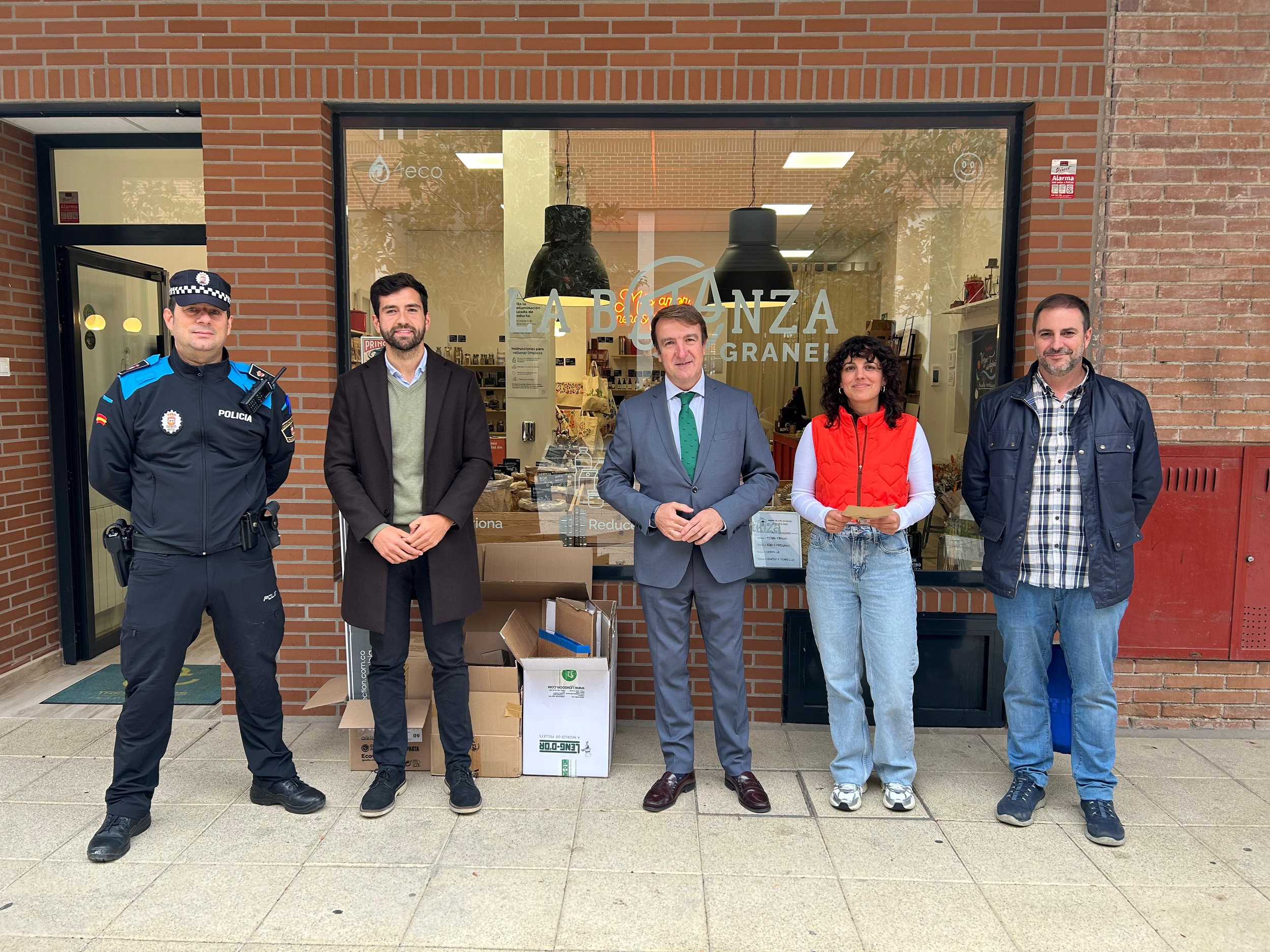 servicio de recogida puerta a puerta de papel y cartón comercial tres cantos