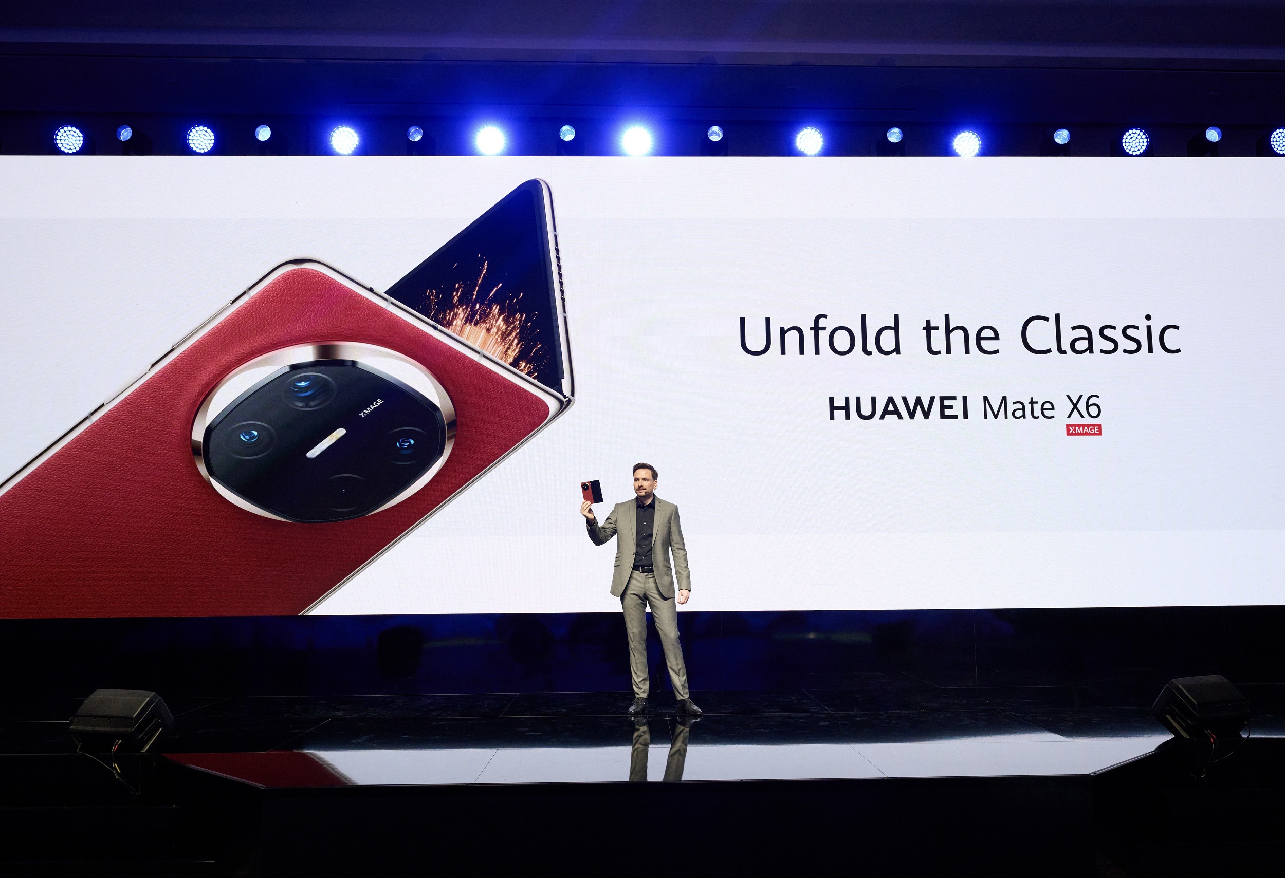 HUAWEI presenta en Dubai Pro4 , Mate X6 y la serie Nova13