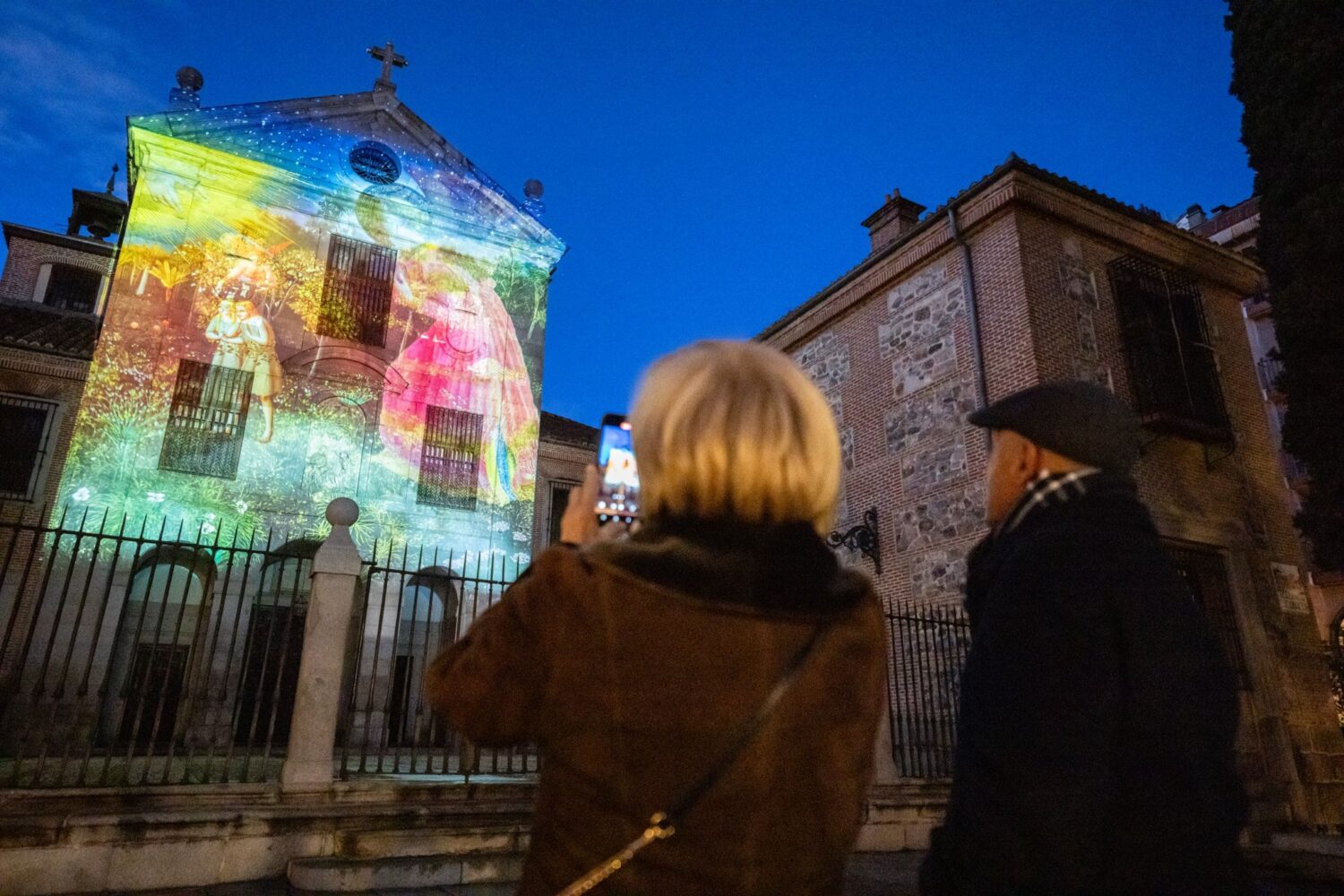 Belenes proyectados en fachadas de las Iglesias de Madrid