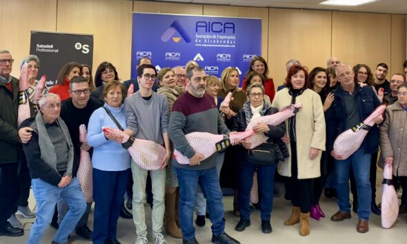 AICA y Ayuntamiento Alcobendas entregan 30 jamones a clientes comercio local